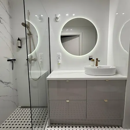 Prinz Point Apartment, 40 Walowa Street,
